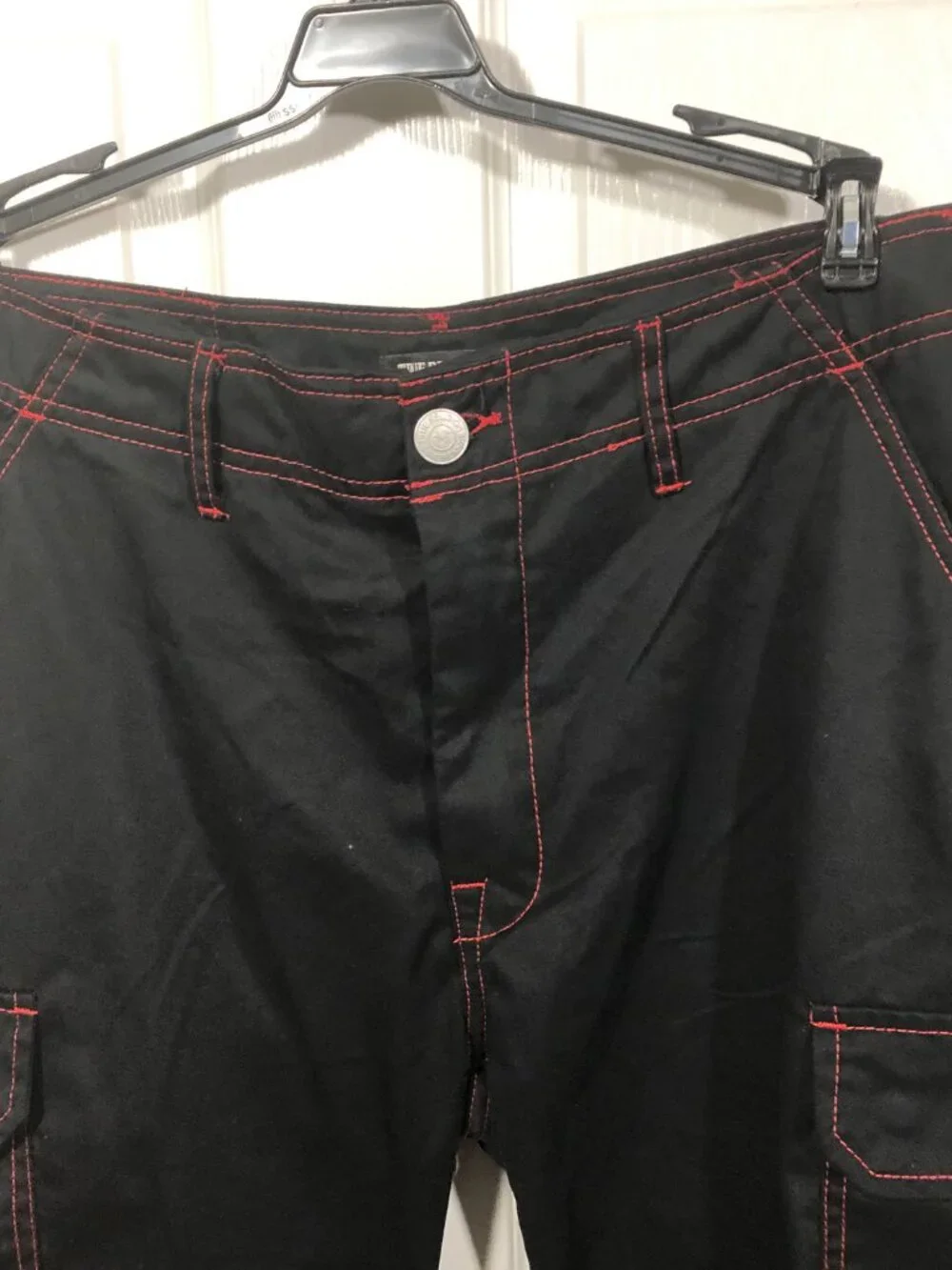 True Religion men black red seams cargo pants, size 38, NWT